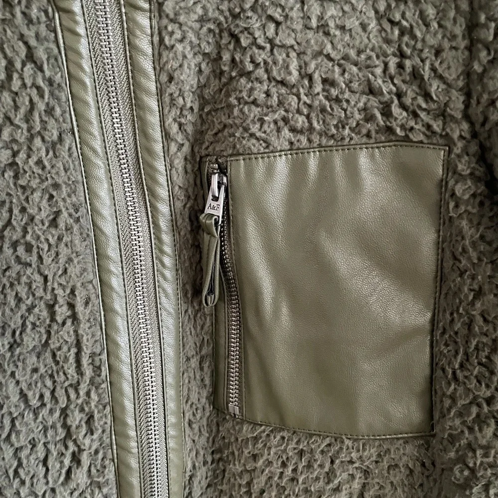 Abercrombie & Fitch Sherpa - Picture 2 of 6